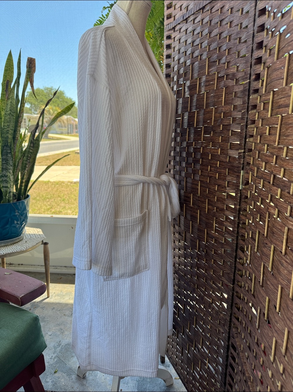 Bliss White Waffle Weave kimono-style Spa Robe with Tie Waist & Soap - Picture 8 of 12